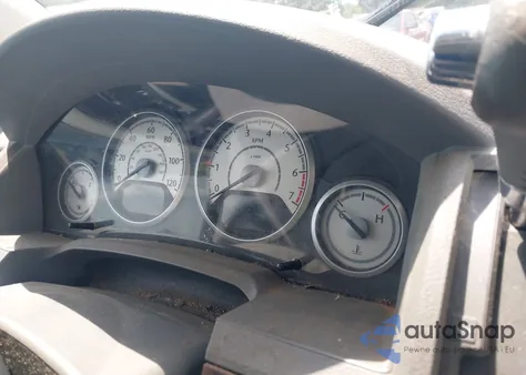 2010 Chrysler Town & Country Touring из США, поврежденный, VIN 2A4RR5D19AR273534